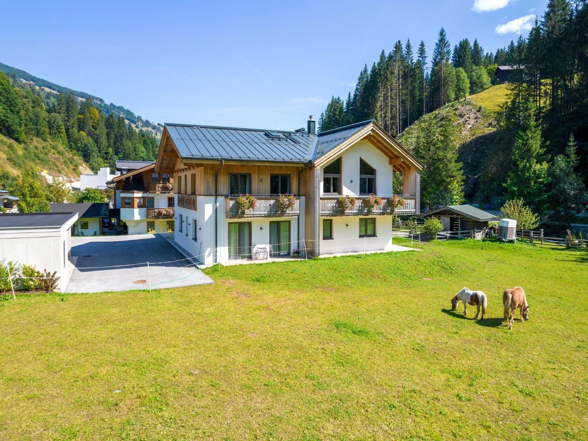 Lovely Chalet In Salzburg With Mountain View Villa Saalbach-Hinterglemm Exterior photo